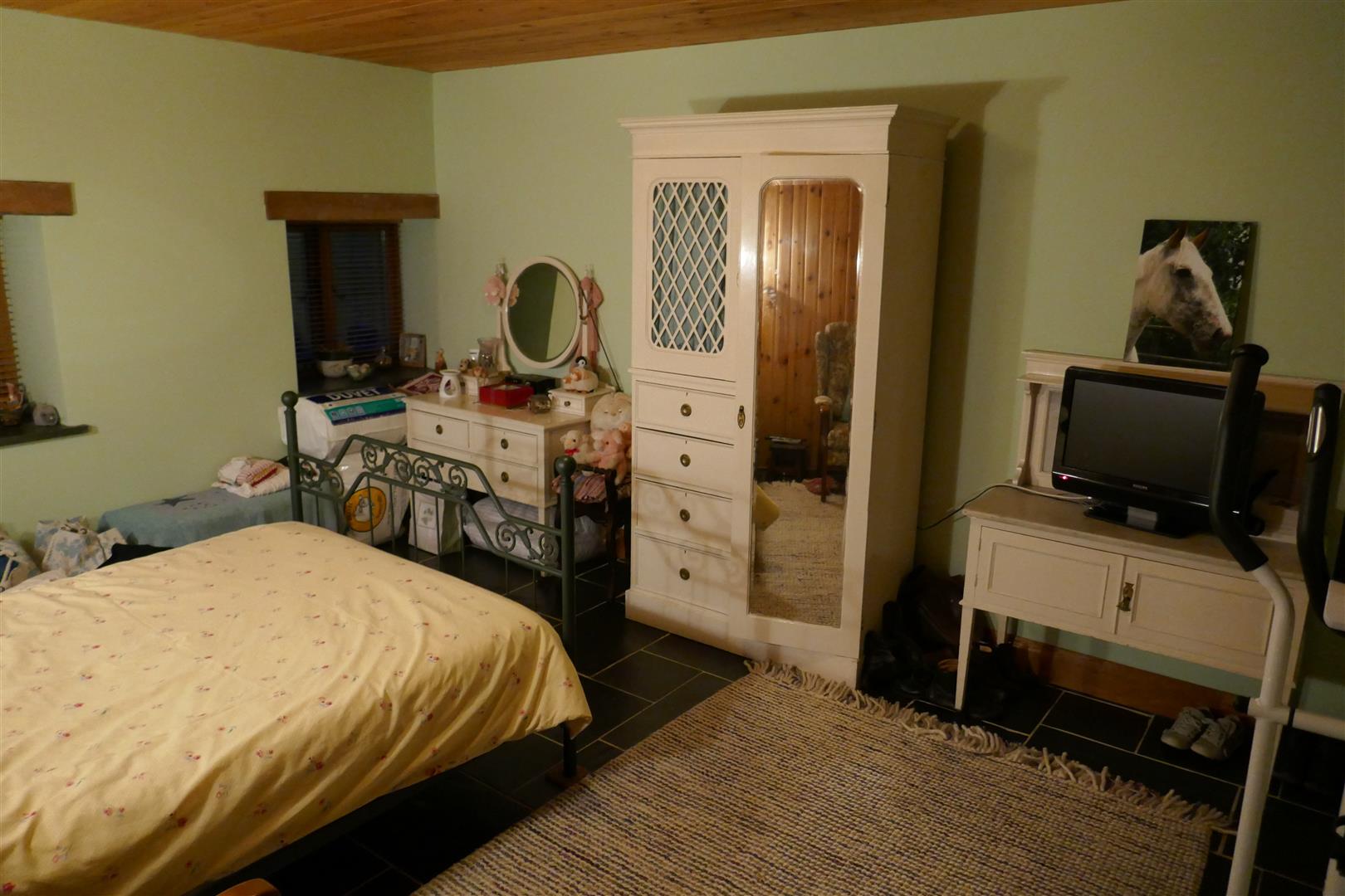 ANOTHER ROOM ASPECT